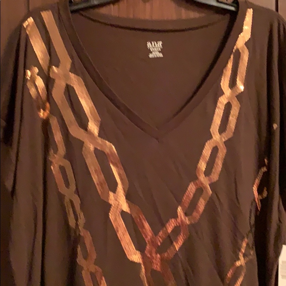 Ladies top. - Picture 2 of 3